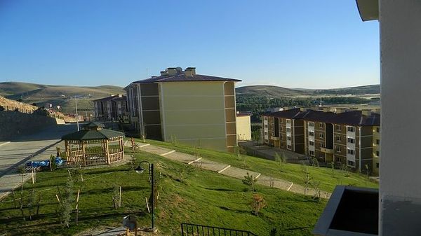 Bayburt'ta konut bloklarının arasındaki çevre düzenlemesi ve yeşil alan