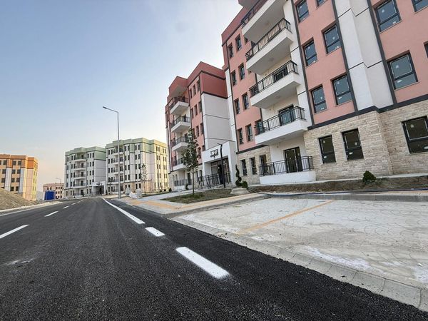 Konut cepheleri ve yol