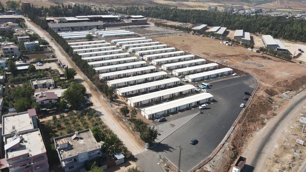 Konut sıraları ve çevre, hava görünümü