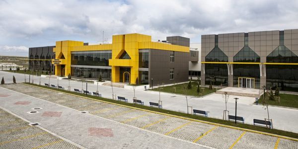 İdari bina cephesi