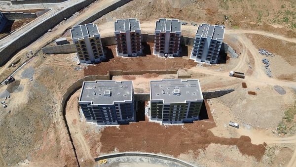 Konut blokları ve istinat yapıları