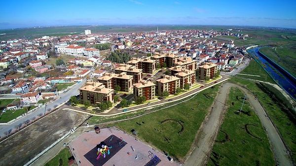 Konut yerleşimi ve çevresi — havadan görünüm