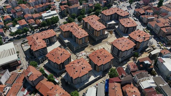 Konut bloklarının havadan görünümü ve kent dokusu