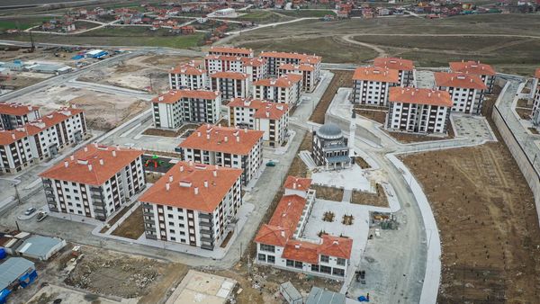 Kütahya Tavşanlı Moymul 1. Etap konut, cami ve ticaret merkezi — havadan görünüm