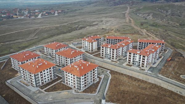 Kütahya Tavşanlı Moymul 2. Etap konut blokları — havadan görünüm