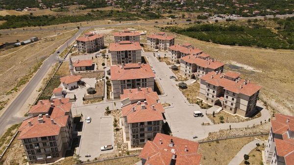 Yerleşim ve çevresi — havadan görünüm