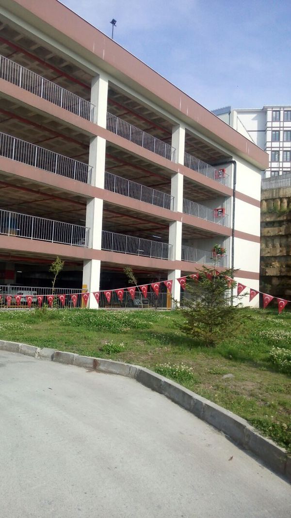 Katlı otopark cephesi