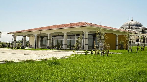 Ticaret merkezi ve sosyal alan